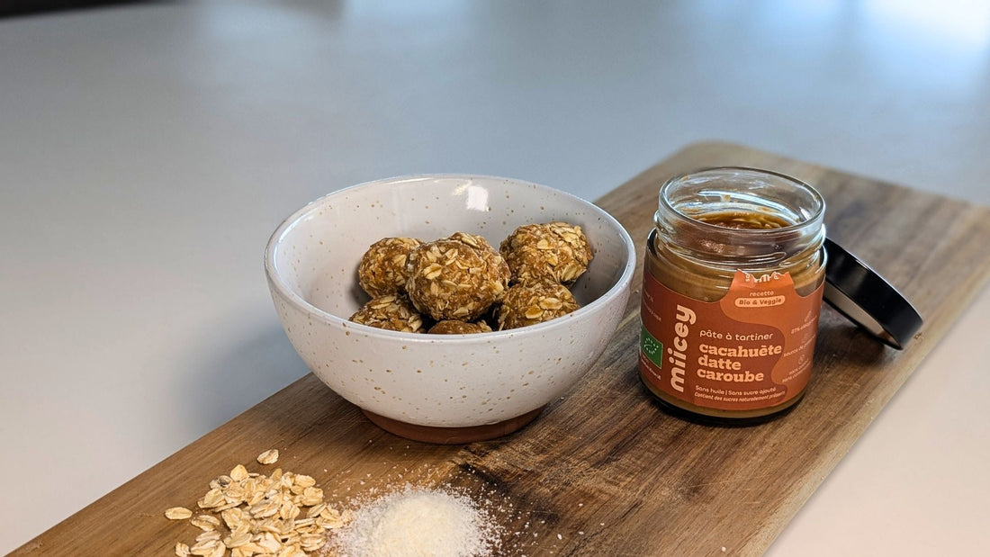 Les energy balls à la pâte à tartiner Cacahuète–Datte–Caroube